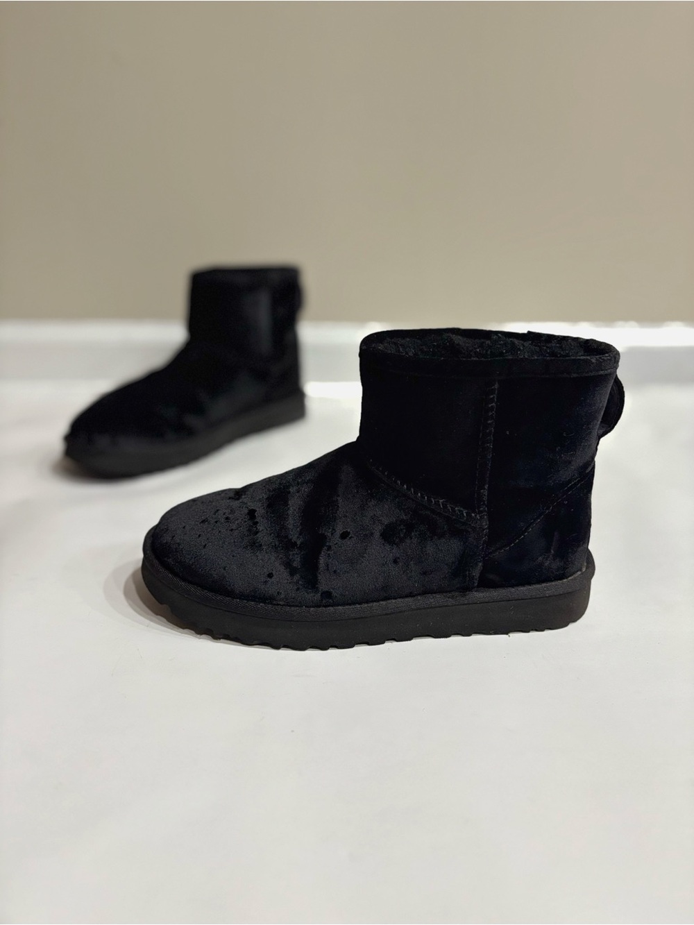 UGG Classic Mini Velvet Boots Women’s Size 7 EU 38 Black Cozy Y2K Chic